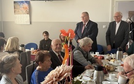 Przedszkolaki_u_senior&oacute;w_15.jpeg