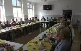 Wielkanocne śniadanie w Klubie Seniora 3