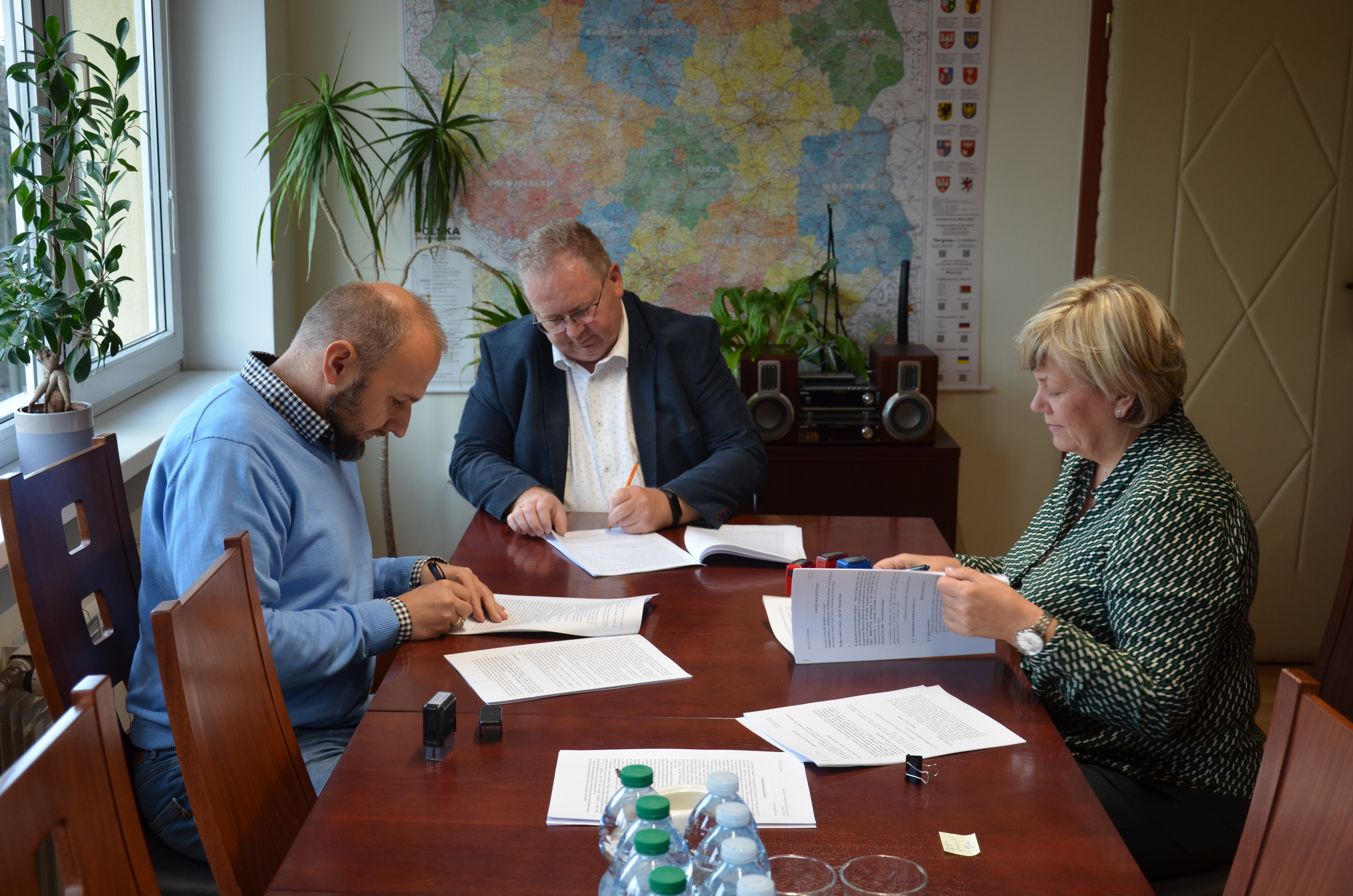 podpisanie_umowy_droga_Nowina