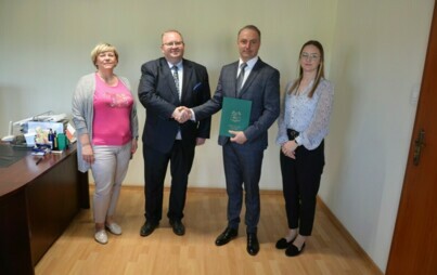 Zdjęcie do Podpisanie umowy na budowę wodociągu 