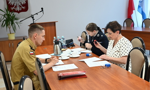 Zdjęcie do Bezpieczeństwo mieszkańc&oacute;w priorytetem. Oficjalne podpisanie tr&oacute;jstronnego porozumienia w Lubaszu