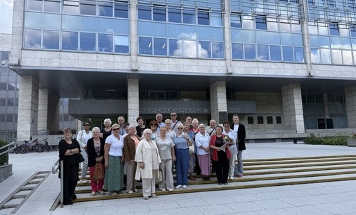 Zdjęcie do Seniorzy z wizytą w Wielkopolskim Urzędzie Wojew&oacute;dzkim oraz Muzeum Powstańc&oacute;w Wielkopolskich w Lusowie 